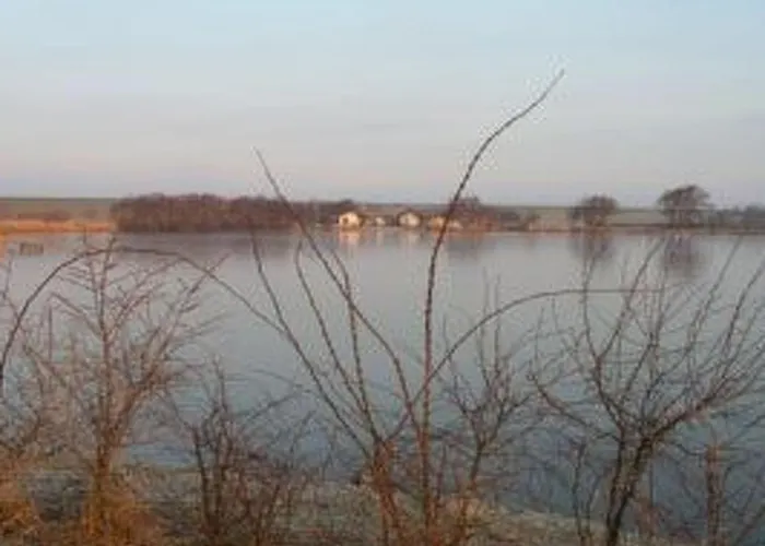 J10 Eingefriedetes In Eckwarderhoerne By Interhome *